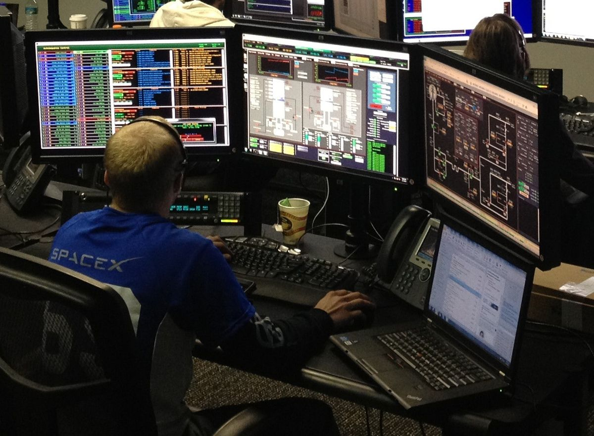 how to connect multiple Display monitors using your Laptop